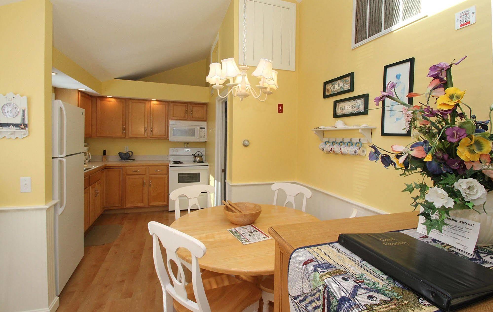 Colonial Acres Resort West Yarmouth Bagian luar foto